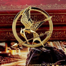 Hunger Games Éhezők Viadala fecsegő poszáta kitűző