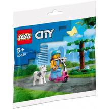 LEGO® City - Kutyapark és robogó (30639)