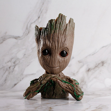 Baby Groot - A galaxis őrzői fa hatású virágtartó tolltartó ceruza tartó asztali tároló (v4) Baby Groot - A galaxis őrzői fa hatású virágtartó tolltartó ceruza tartó asztali tároló (v4)