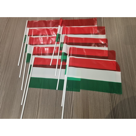 Magyarország magyar zászló rúddal 16x25cm (10db)